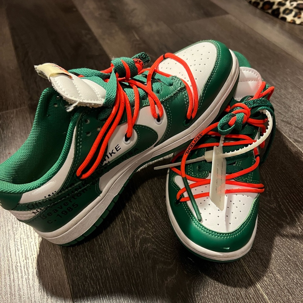 Nike PINE GREEN  OFF WHITE Sneakers Classic Low-Top Design